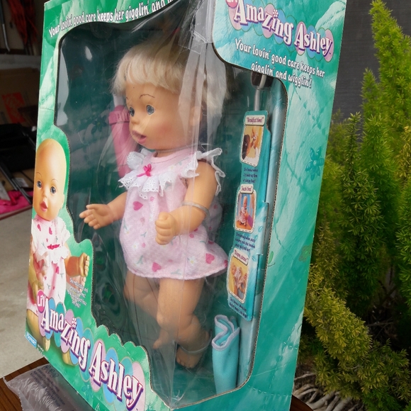Amazing Ashley Baby Doll w Accessories Talks/Moves Arms Playmates 2001 - Picture 3 of 12